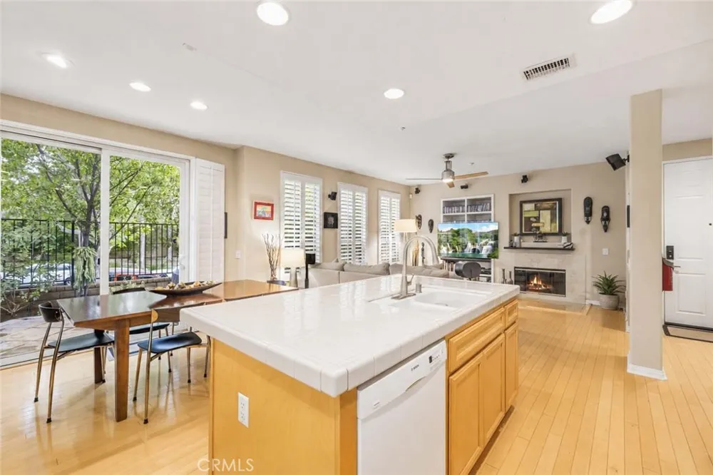 25441 Eagle Lane #140 Valencia, CA 91381