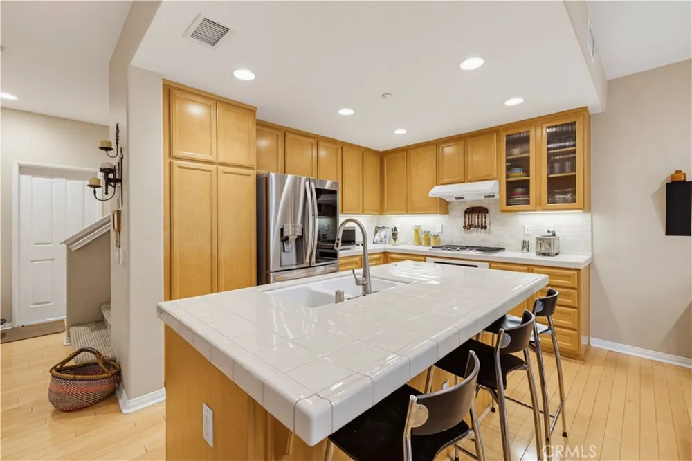 25441 Eagle Lane #140 Valencia, CA 91381