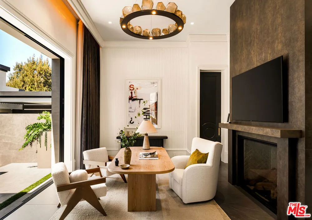 145 Mapleton Drive Los Angeles, CA 90077