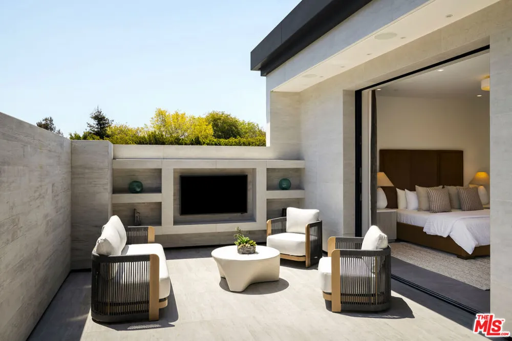145 Mapleton Drive Los Angeles, CA 90077