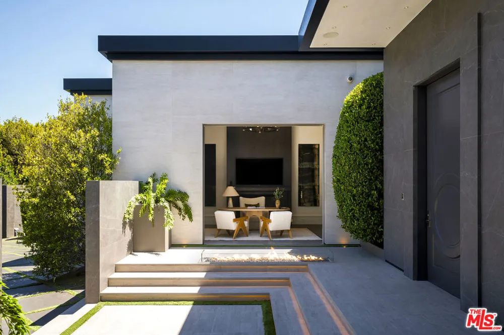 145 Mapleton Drive Los Angeles, CA 90077