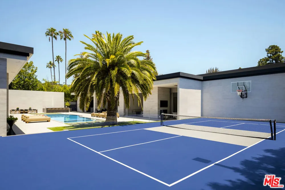 145 Mapleton Drive Los Angeles, CA 90077
