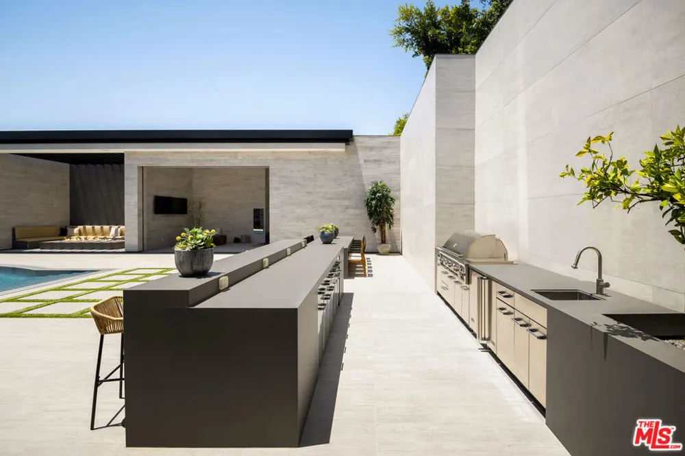 145 Mapleton Drive Los Angeles, CA 90077
