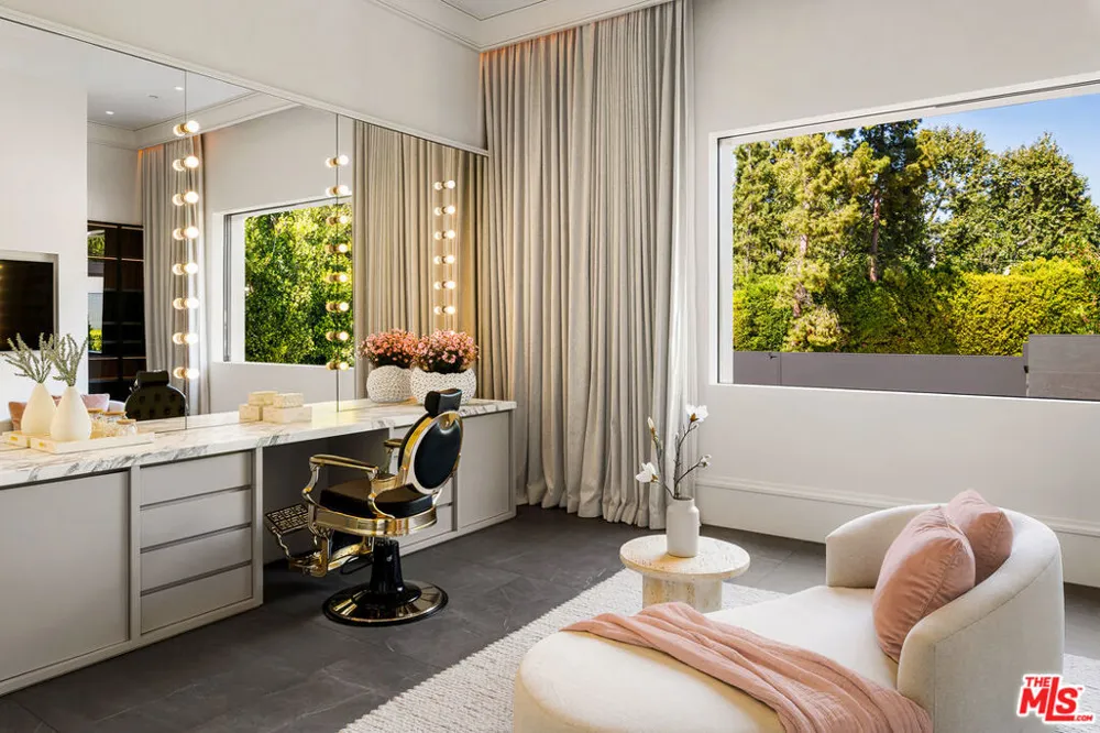 145 Mapleton Drive Los Angeles, CA 90077