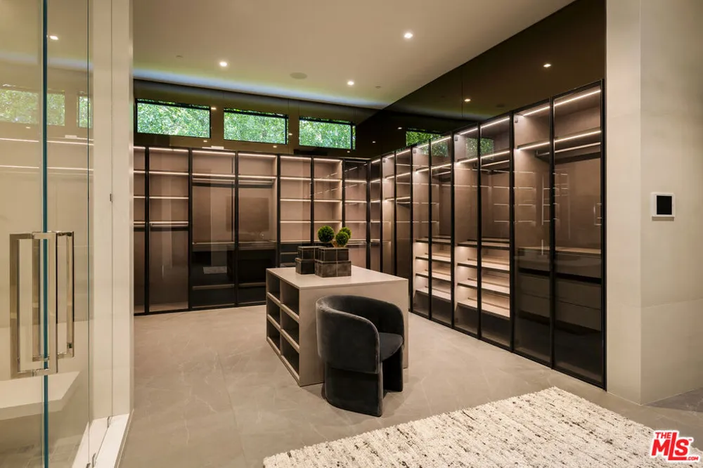 145 Mapleton Drive Los Angeles, CA 90077
