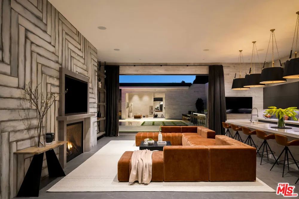 145 Mapleton Drive Los Angeles, CA 90077