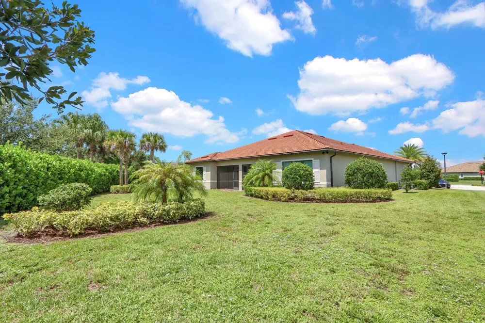 9242 Balsamo Drive Palm Beach Gardens, FL 33412