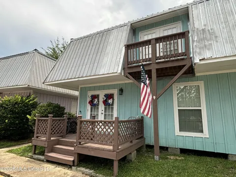 590 Royal Oak Drive