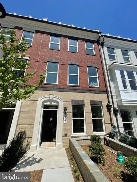 10324 GROSVENOR PLACE