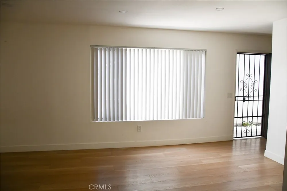 994 Valencia #104 Costa Mesa, CA 92626