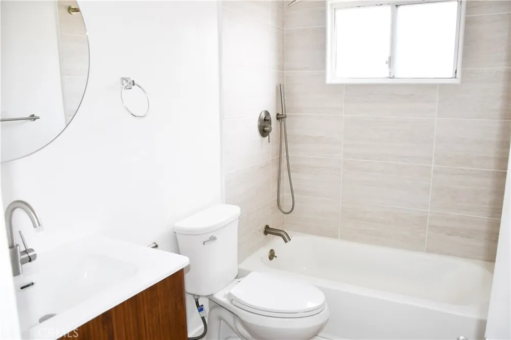 994 Valencia #104 Costa Mesa, CA 92626