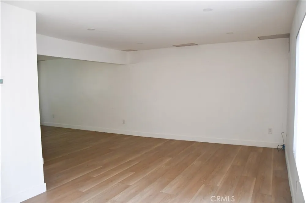 994 Valencia #104 Costa Mesa, CA 92626