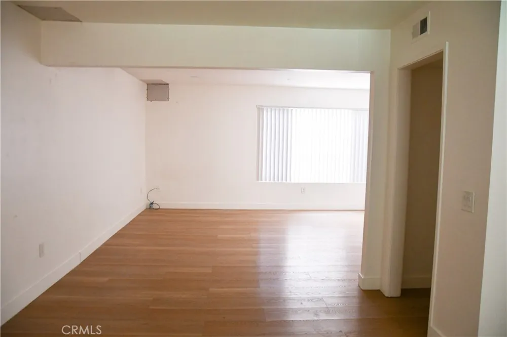 994 Valencia #104 Costa Mesa, CA 92626