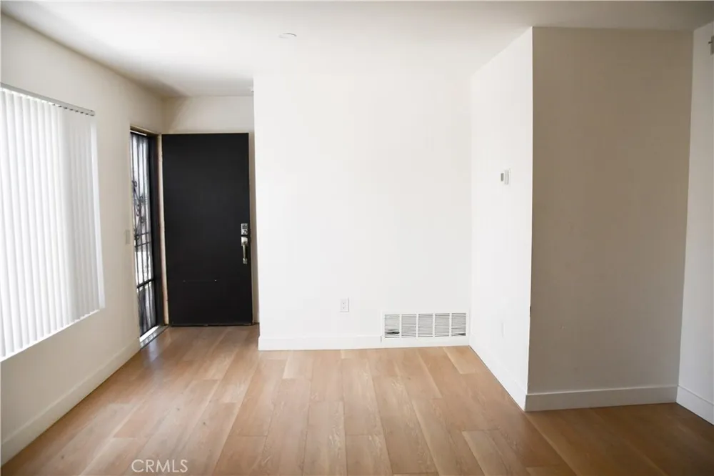 994 Valencia #104 Costa Mesa, CA 92626