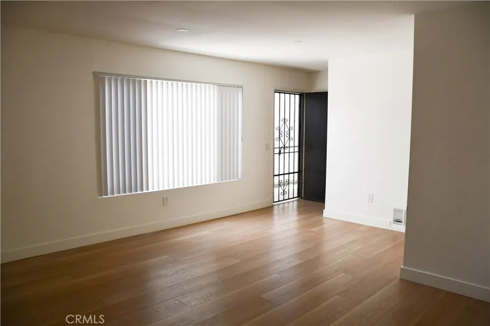 994 Valencia #104 Costa Mesa, CA 92626