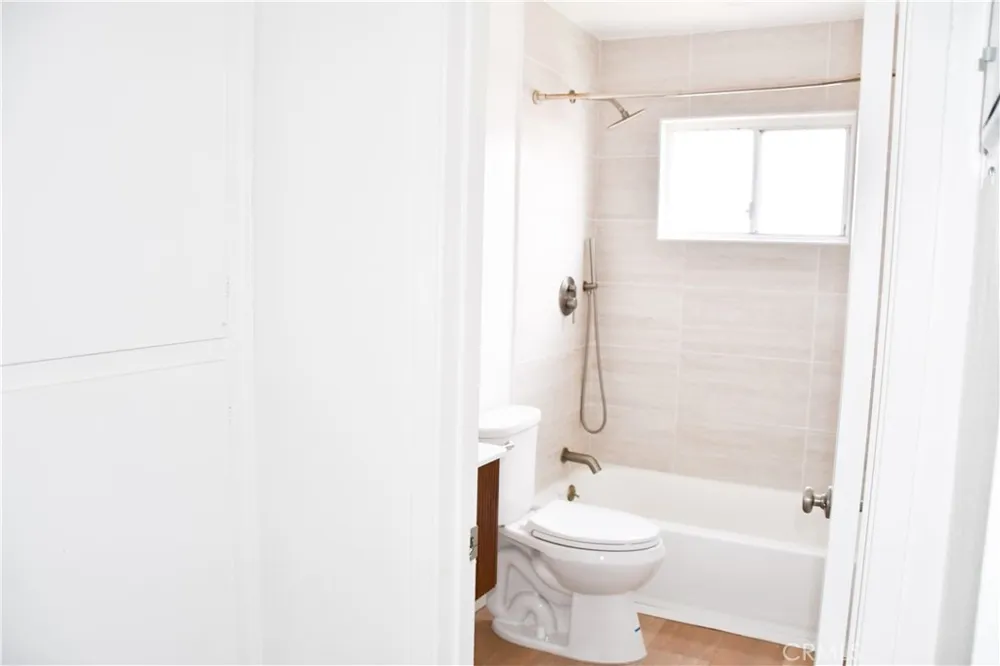 994 Valencia #104 Costa Mesa, CA 92626