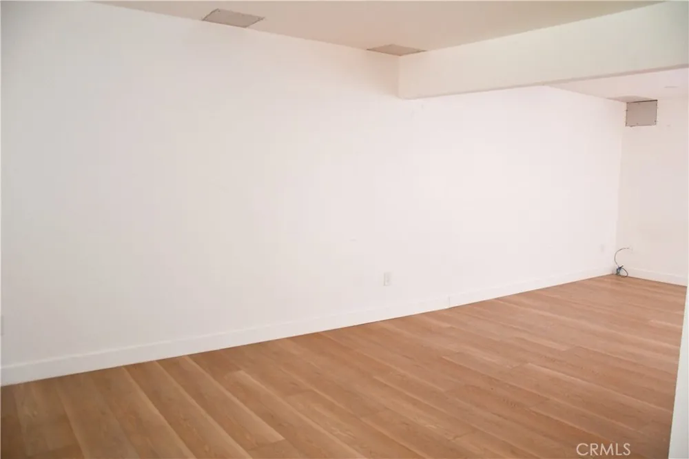 994 Valencia #104 Costa Mesa, CA 92626