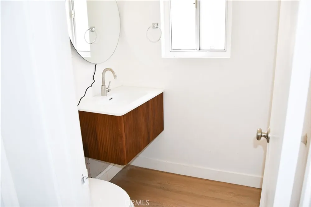 994 Valencia #104 Costa Mesa, CA 92626
