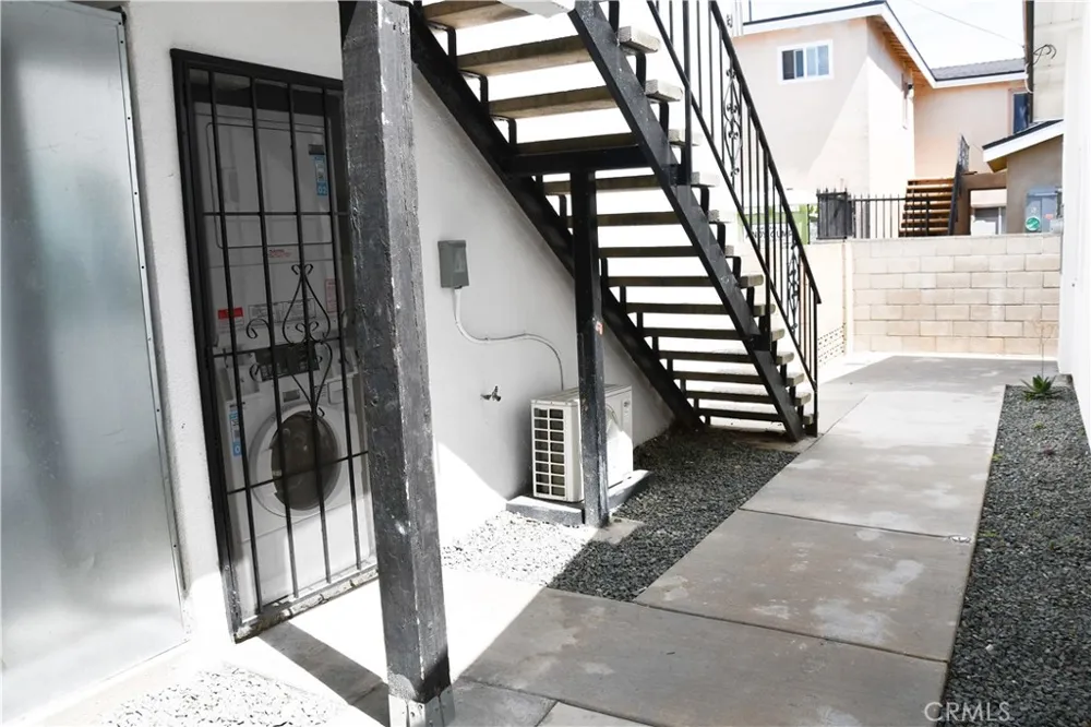 994 Valencia #104 Costa Mesa, CA 92626