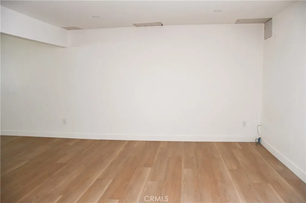 994 Valencia #104 Costa Mesa, CA 92626