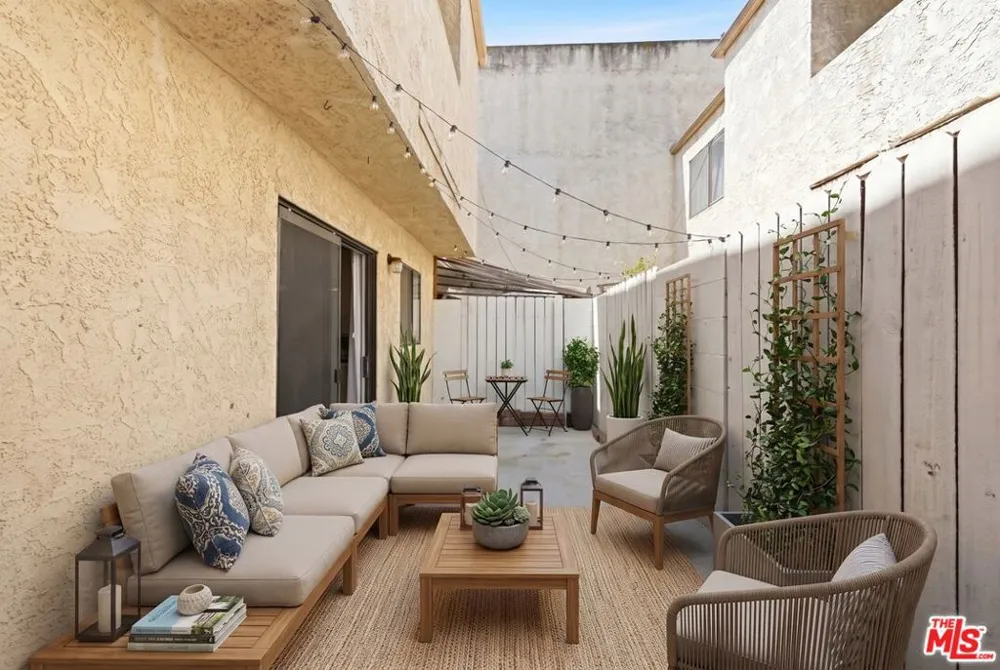 14937 Sherman Way #2 Van Nuys, CA 91405