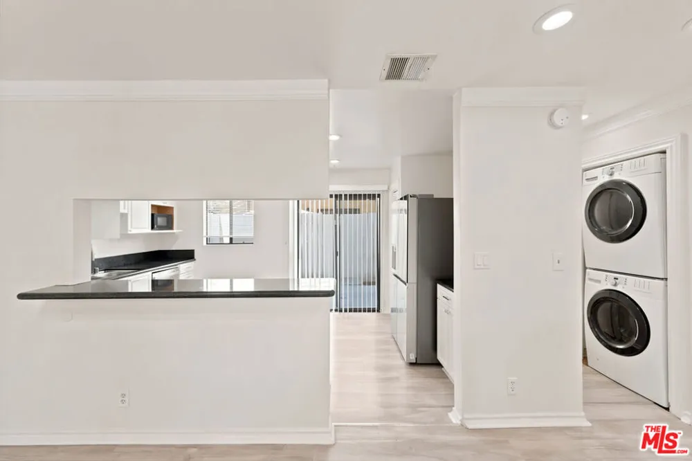 14937 Sherman Way #2 Van Nuys, CA 91405