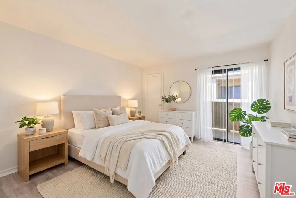 14937 Sherman Way #2 Van Nuys, CA 91405