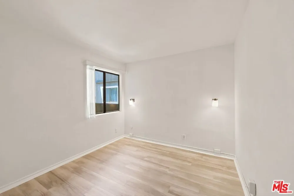 14937 Sherman Way #2 Van Nuys, CA 91405