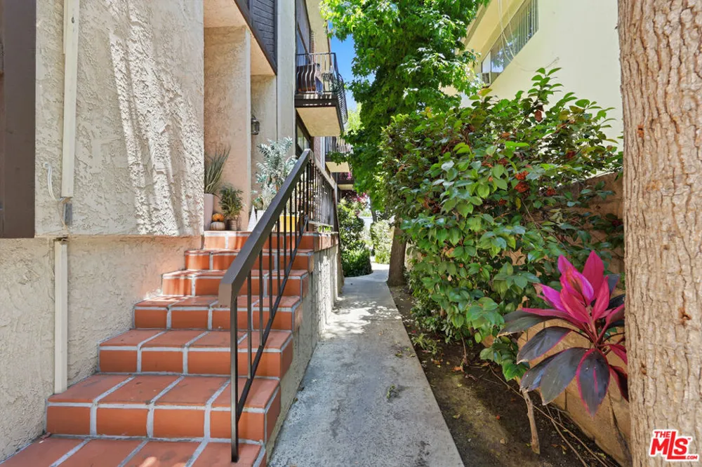 14937 Sherman Way #2 Van Nuys, CA 91405