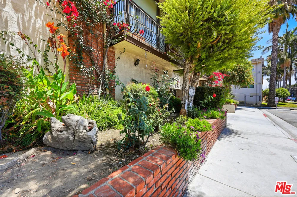14937 Sherman Way #2 Van Nuys, CA 91405