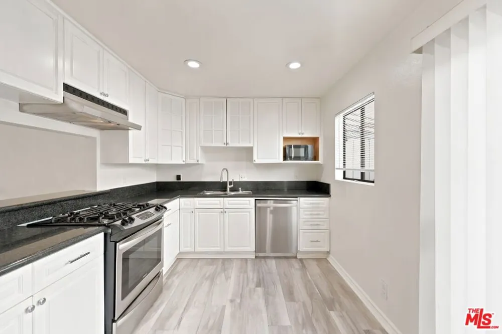 14937 Sherman Way #2 Van Nuys, CA 91405