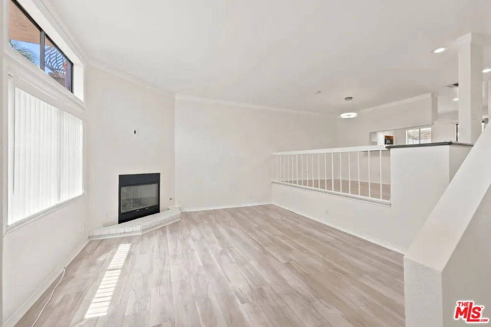 14937 Sherman Way #2 Van Nuys, CA 91405