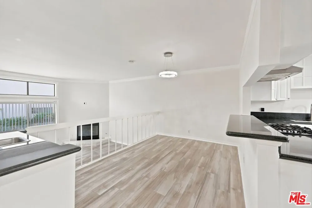 14937 Sherman Way #2 Van Nuys, CA 91405