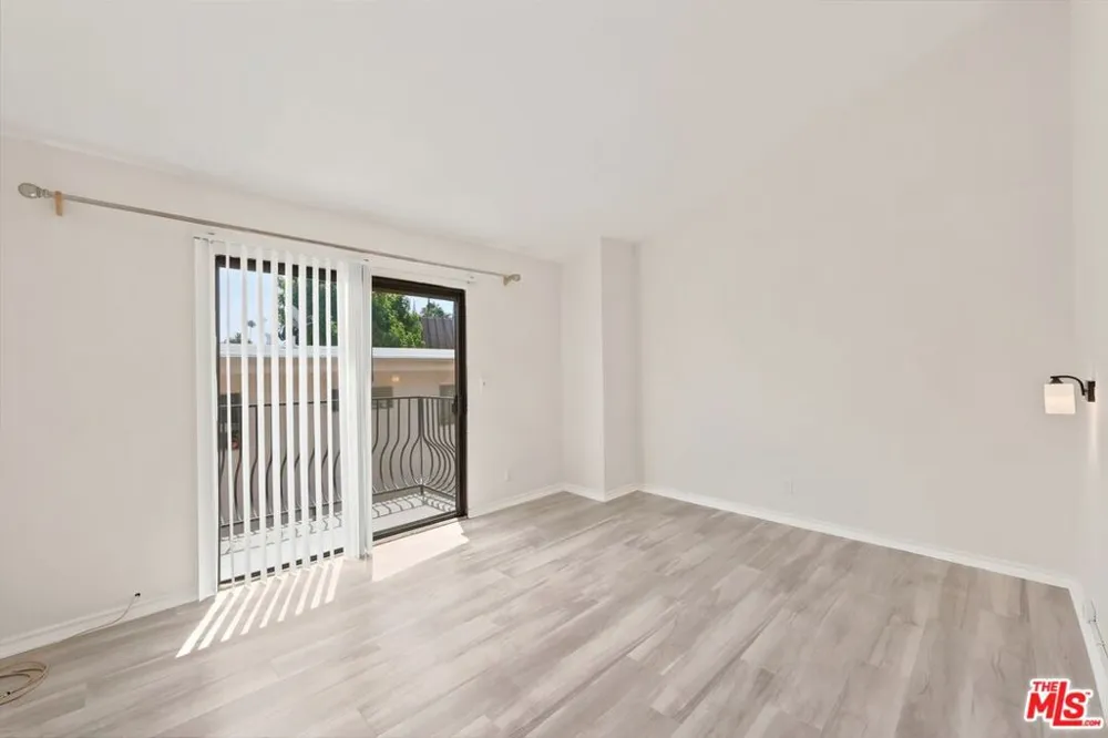 14937 Sherman Way #2 Van Nuys, CA 91405