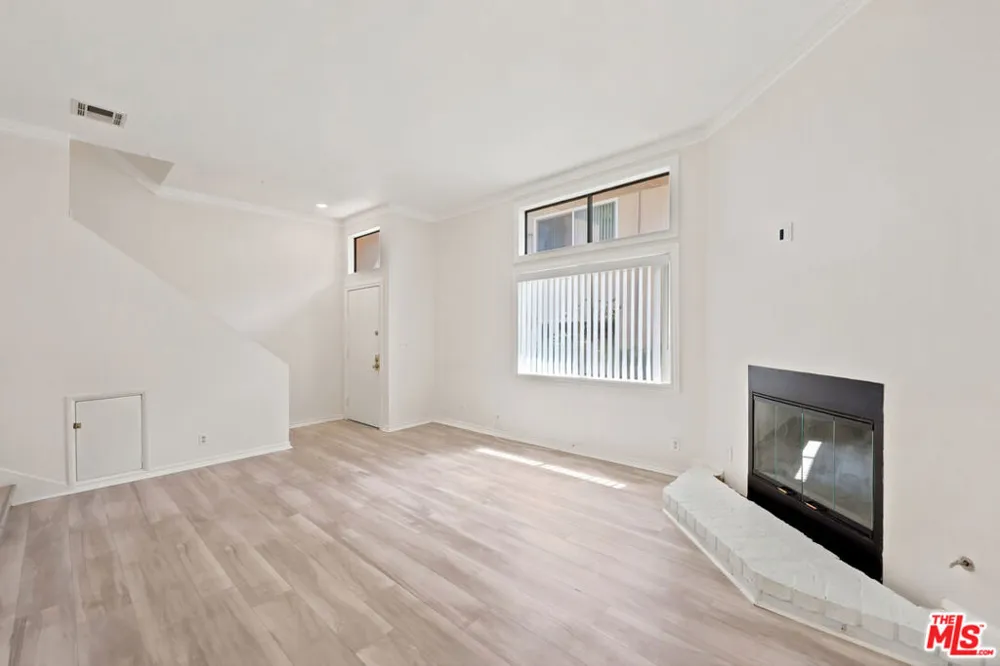 14937 Sherman Way #2 Van Nuys, CA 91405