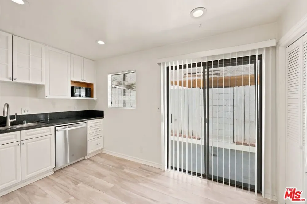 14937 Sherman Way #2 Van Nuys, CA 91405