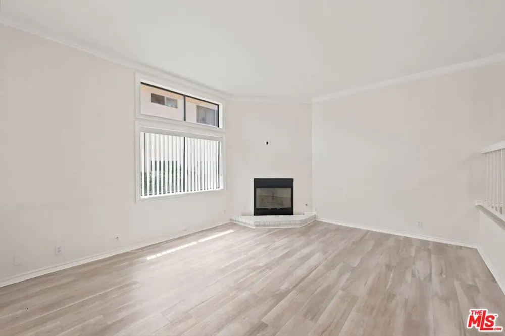 14937 Sherman Way #2 Van Nuys, CA 91405