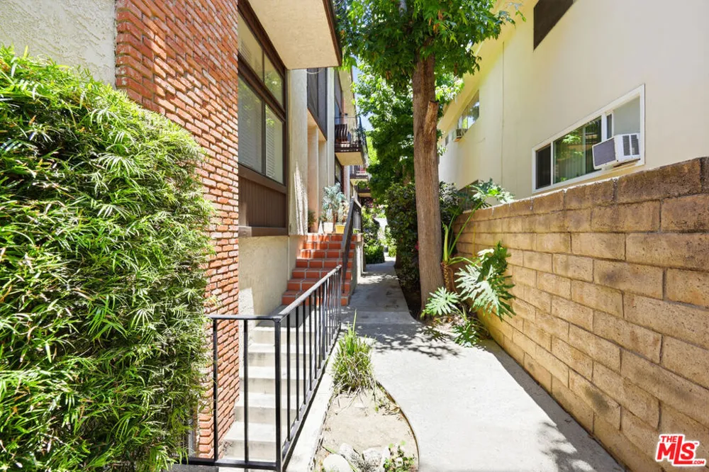 14937 Sherman Way #2 Van Nuys, CA 91405