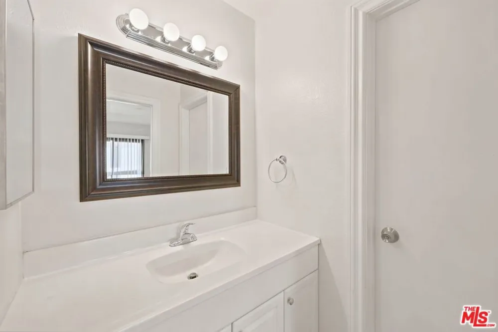 14937 Sherman Way #2 Van Nuys, CA 91405