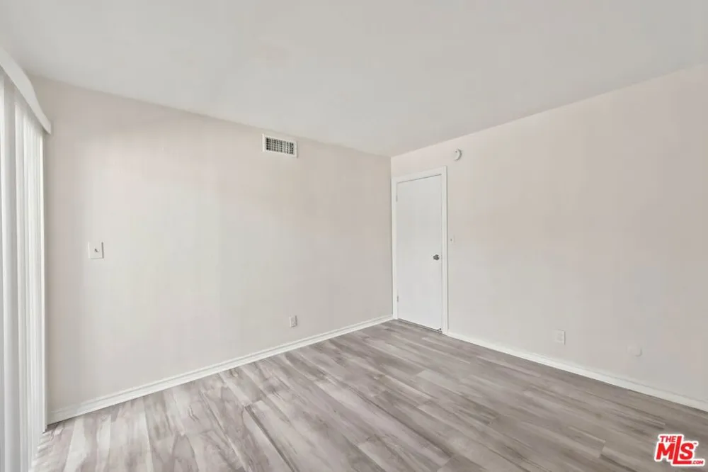 14937 Sherman Way #2 Van Nuys, CA 91405