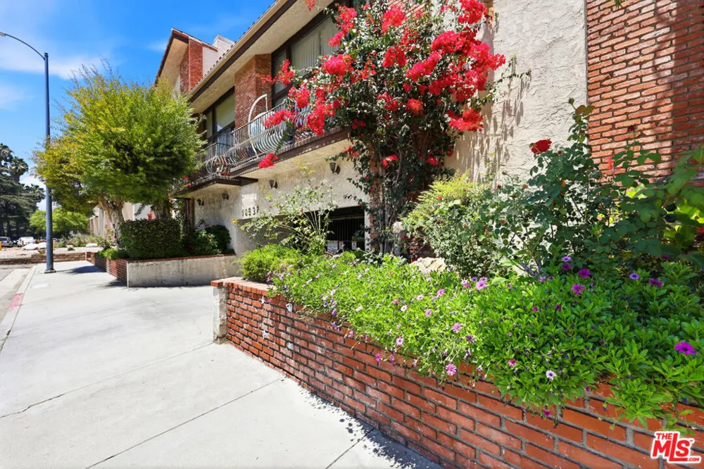 14937 Sherman Way #2 Van Nuys, CA 91405