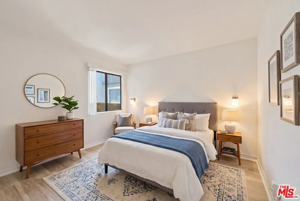 14937 Sherman Way #2 Van Nuys, CA 91405