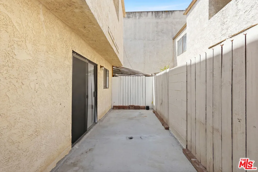 14937 Sherman Way #2 Van Nuys, CA 91405