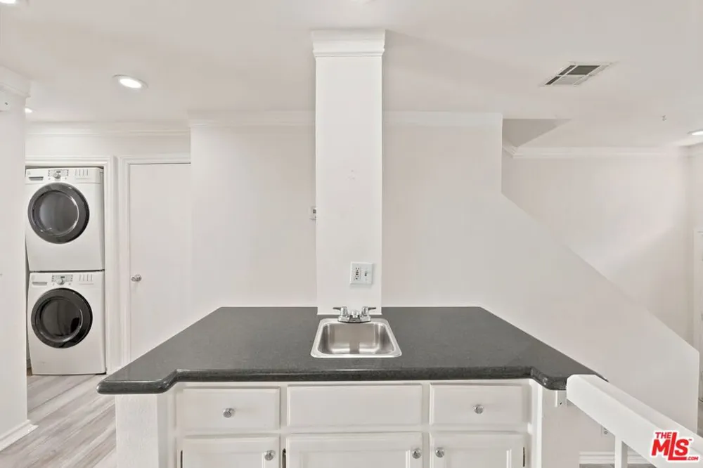14937 Sherman Way #2 Van Nuys, CA 91405