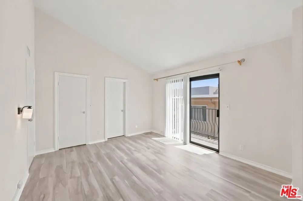 14937 Sherman Way #2 Van Nuys, CA 91405