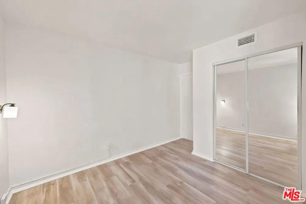 14937 Sherman Way #2 Van Nuys, CA 91405