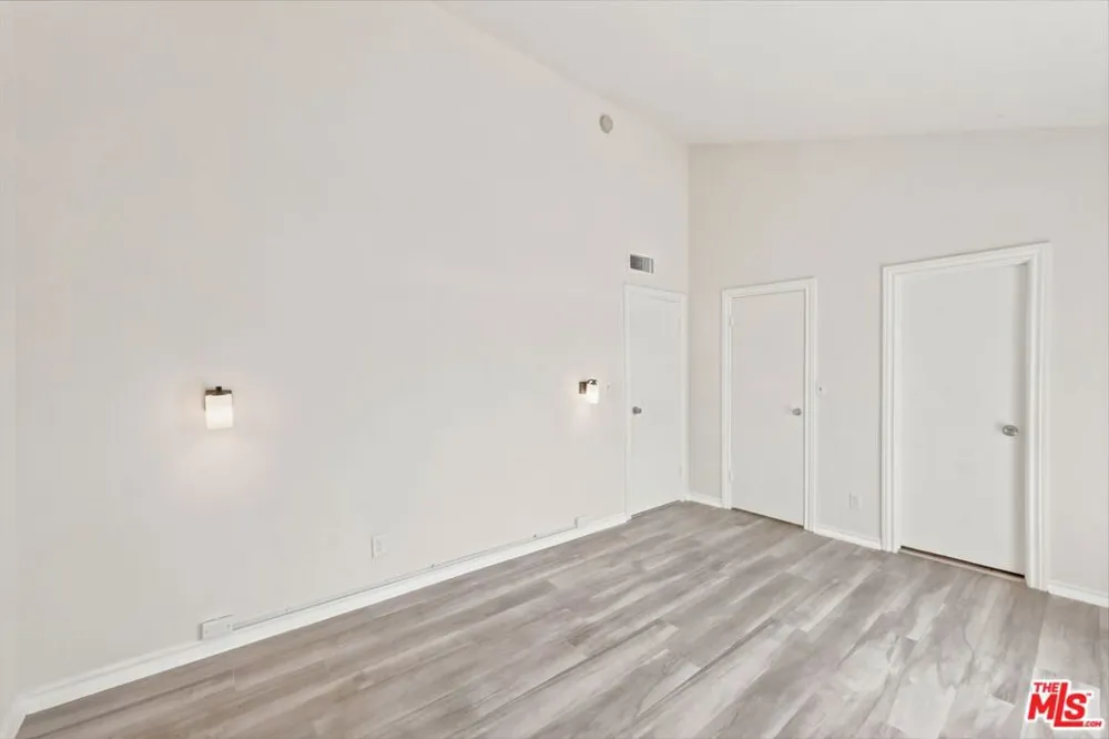 14937 Sherman Way #2 Van Nuys, CA 91405