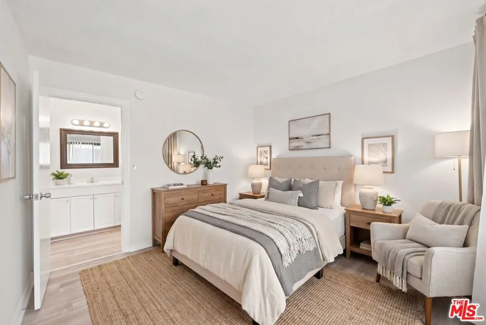 14937 Sherman Way #2 Van Nuys, CA 91405
