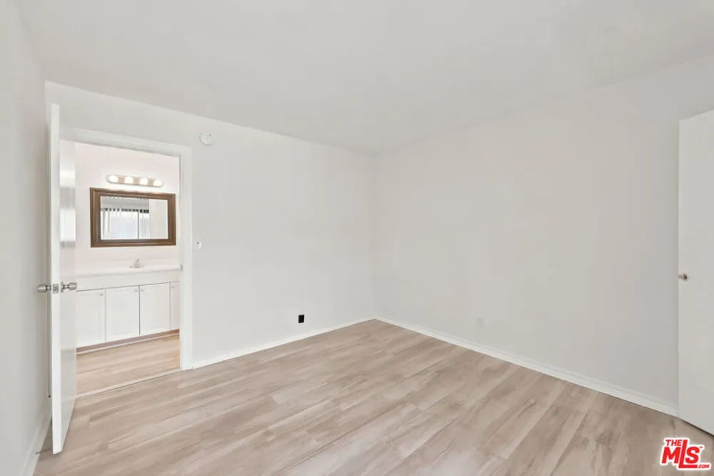 14937 Sherman Way #2 Van Nuys, CA 91405