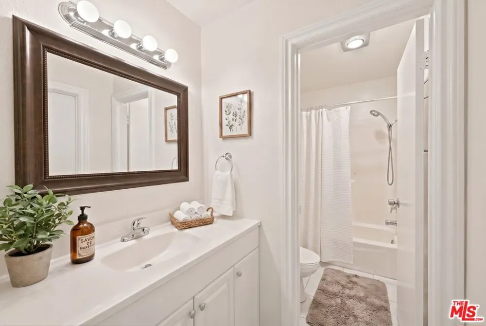 14937 Sherman Way #2 Van Nuys, CA 91405